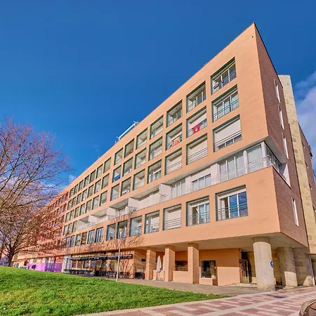 Mirasierra Suites Pamplona Buitenkant foto